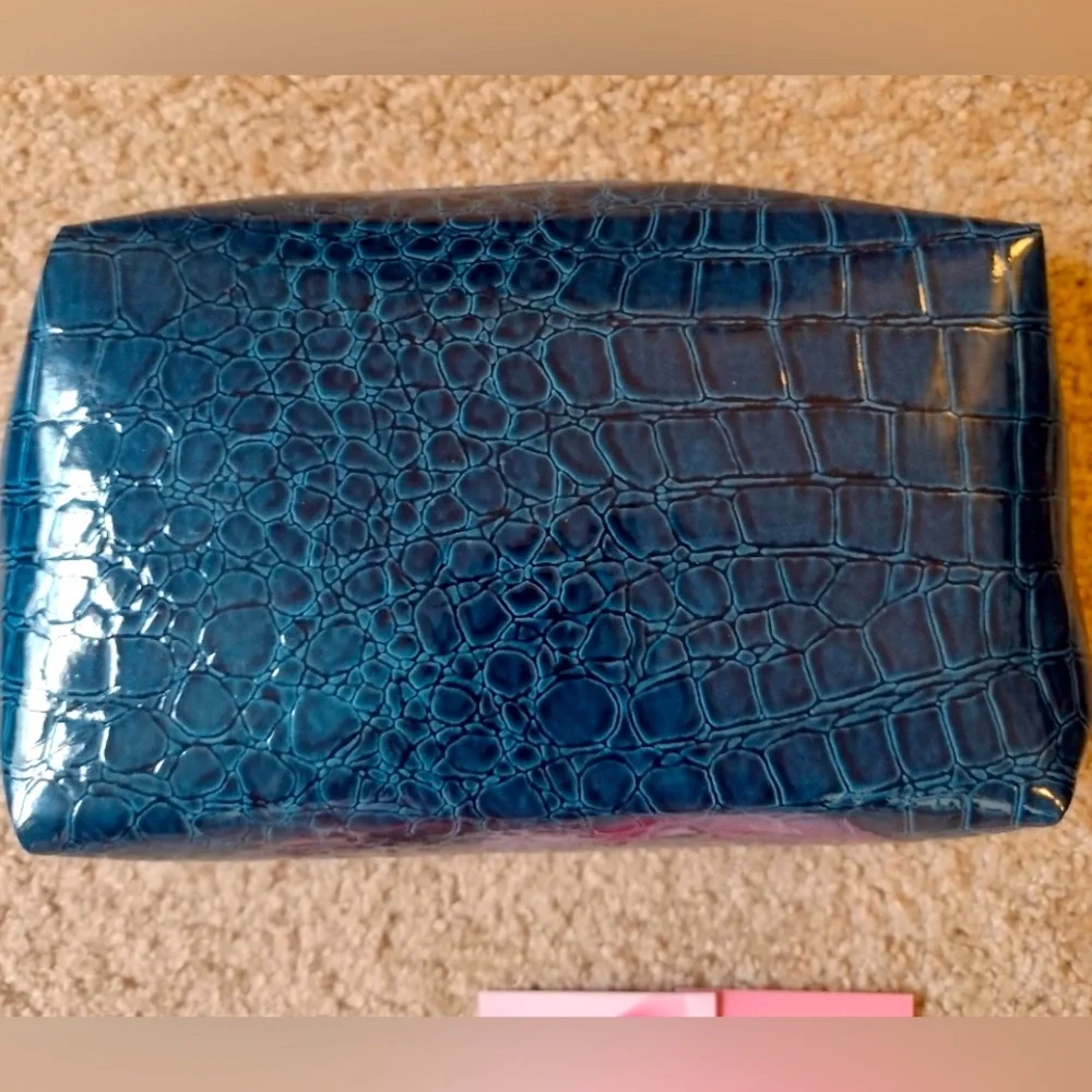 Estée Lauder Cosmetic Makeup Bag/Clutch Teal Faux Alligator Travel Everyday